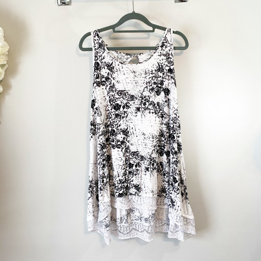 All at Once Black and White Tank top LARGE